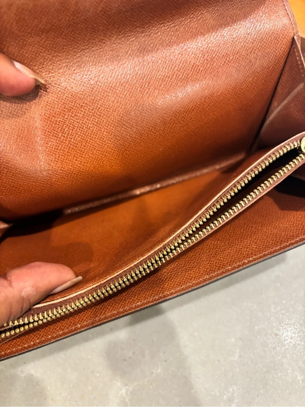 Louis Vuitton beautiful 100%